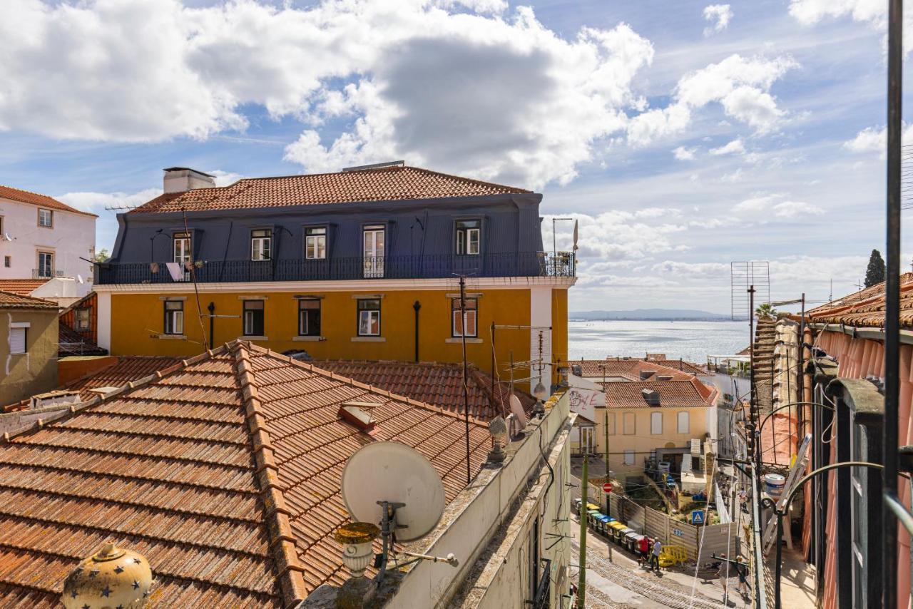 Alfama 2Bdr Duplex Apartment W/ Balcony By Lovelystay Lisboa エクステリア 写真