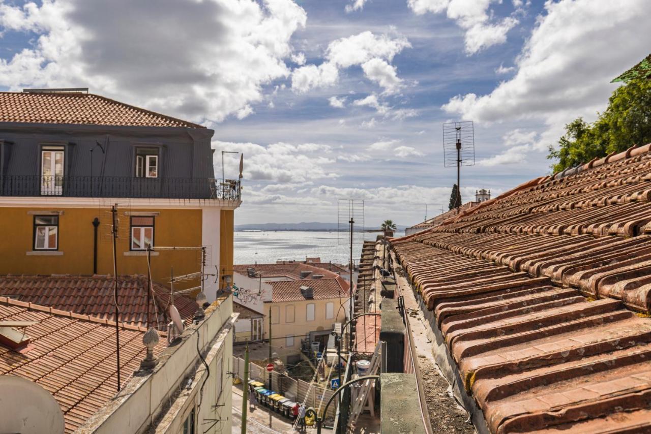 Alfama 2Bdr Duplex Apartment W/ Balcony By Lovelystay Lisboa エクステリア 写真