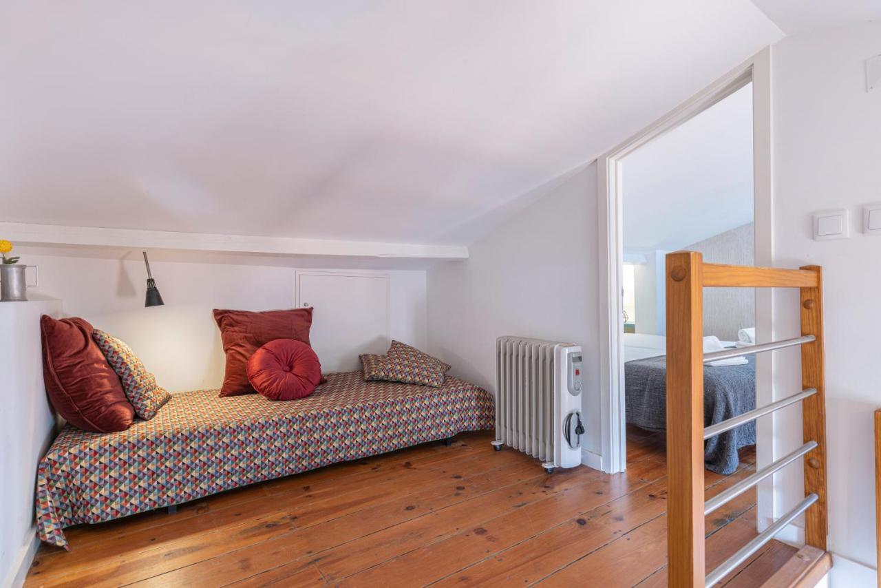 Alfama 2Bdr Duplex Apartment W/ Balcony By Lovelystay Lisboa エクステリア 写真